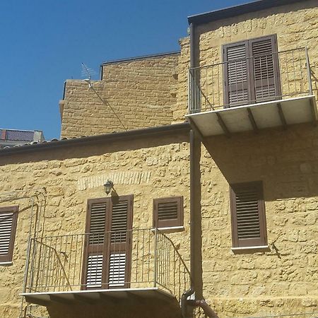 B&B A Due Passi Dal Centro Agrigento Exteriör bild