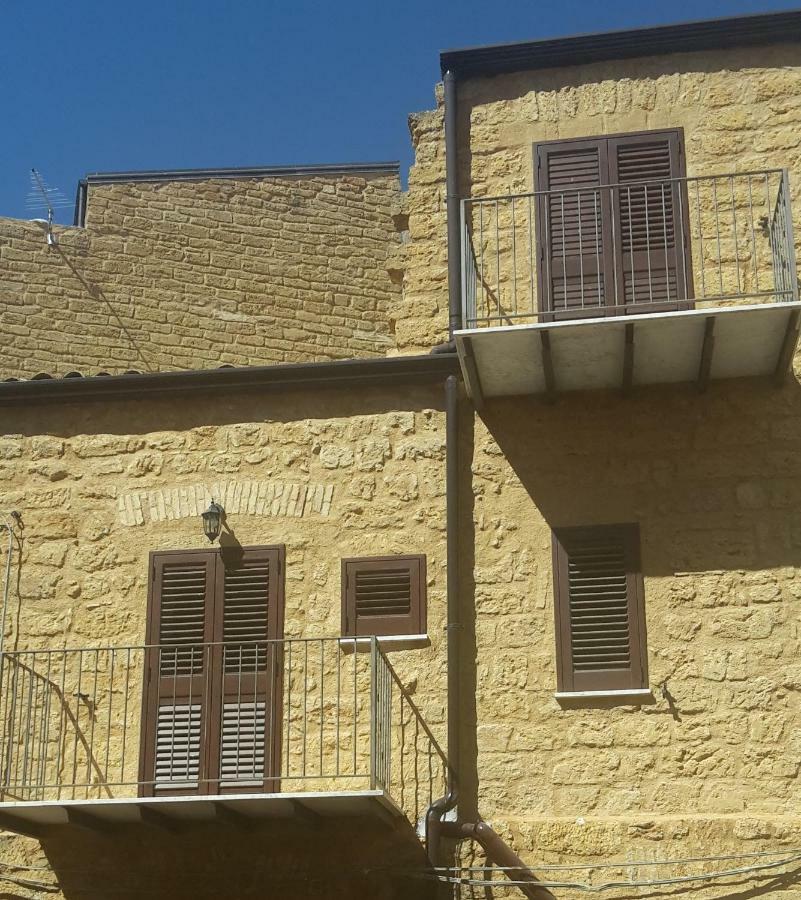B&B A Due Passi Dal Centro Agrigento Exteriör bild